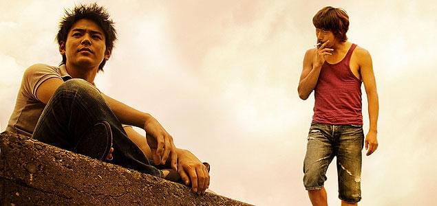 家族に縛られる亨と、家族の温もりを知らないヒョング。2人は困難な状況下で徐々に絆を深めていく