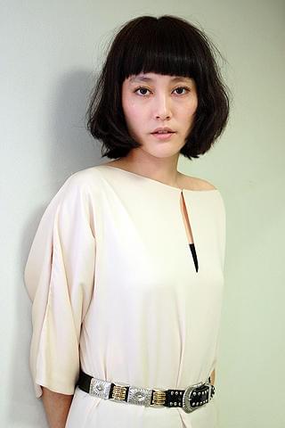 現場では先輩俳優たちに囲まれて のびのび演じられたという