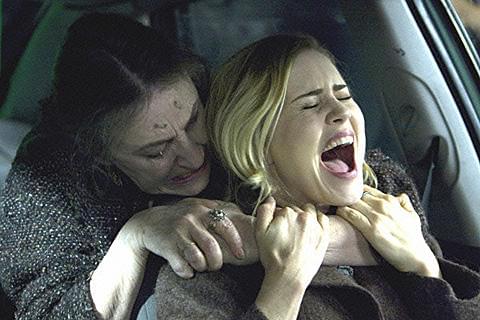 怖いのに思わず吹き出してしまう、2人のバトルシーン