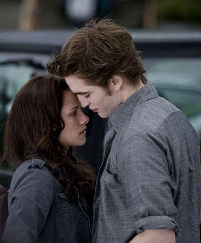 エドワードとベラの恋の行方は…? パティンソンとスチュワートは私生活でも恋の噂あり