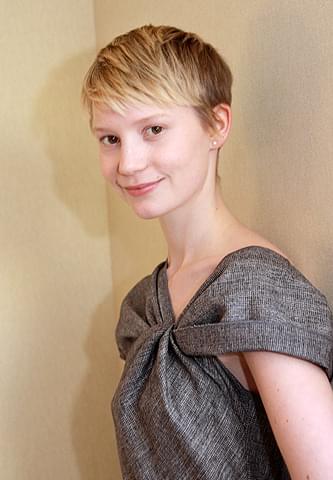 ガス・バン・サントの新作にも出演する ミア・ワシコウスカ