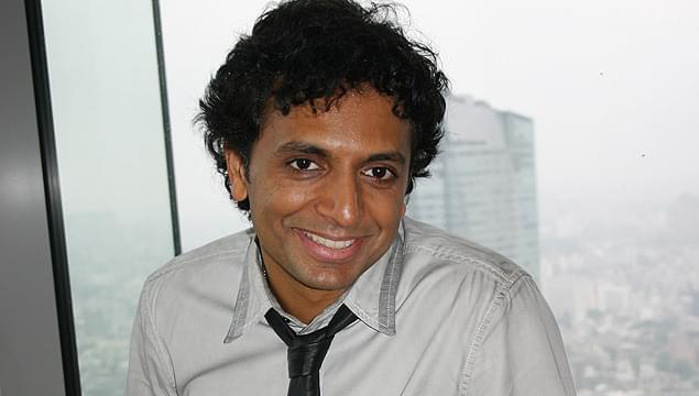 「『スリラー』の頃のマイケル・ジャクソンに似ているってよく言われるんだよ」と語るシャマラン監督