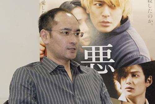 いつも土地からインスピレーションを 受けて物語を考えるという吉田修一