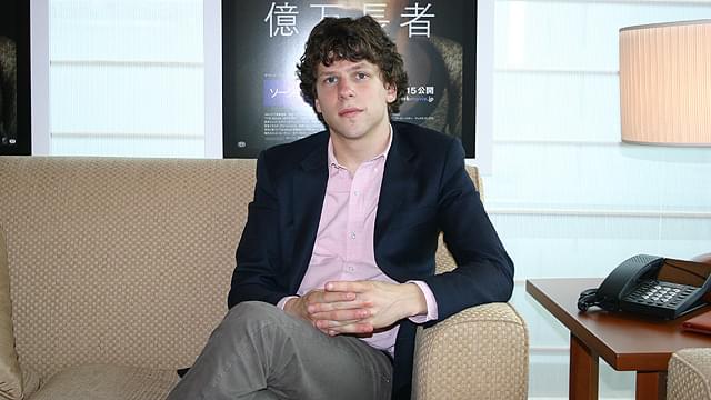 ニューヨーク・クィーンズ出身の27歳。「イカとクジラ」のお父さんジェフ・ダニエルズとはもう疎遠とのこと。少し残念……