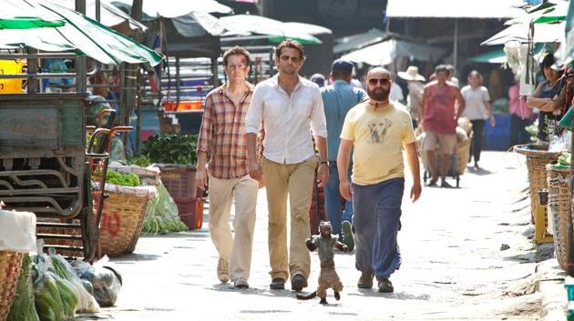 ステュ、フィル、アランのハチャメチャな3人に加えて、今回はおサルも同行！