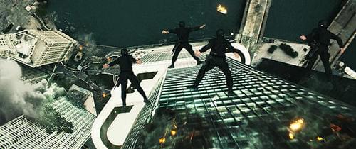 3Dカメラを装着したスカイダイバーによって 撮影された映像は驚くべきスピード感を実現