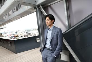 どこまでも凜とした松田龍平が「散歩する侵略者」で挑んだ異色のキャラクター