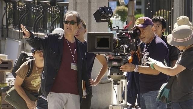 現場で指示する滝田監督