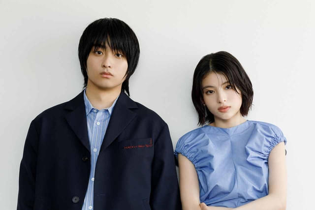 奥平大兼（左）、出口夏希（右）