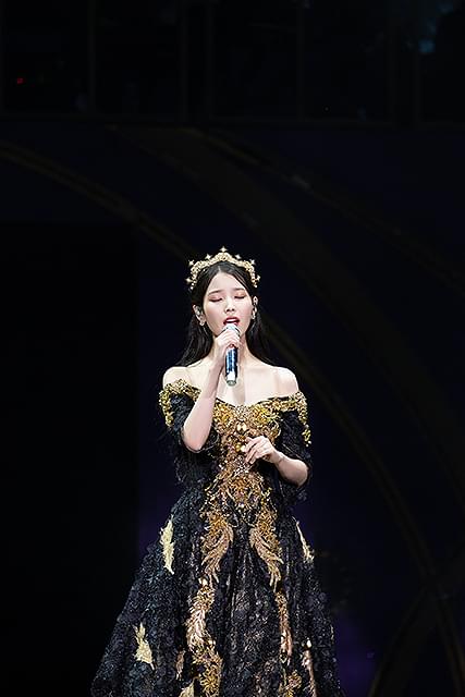 IU CONCERT: THE GOLDEN HOUR : 作品情報・キャスト・あらすじ - 映画.com