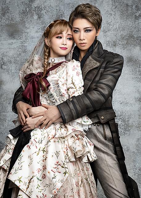 新品未開封ブルーレイ　星組 宝塚大劇場1789-バスティーユの恋人たち　シネマ版 新品未開封ブルーレイ 星組 宝塚大劇場1789-バスティーユの恋人たち