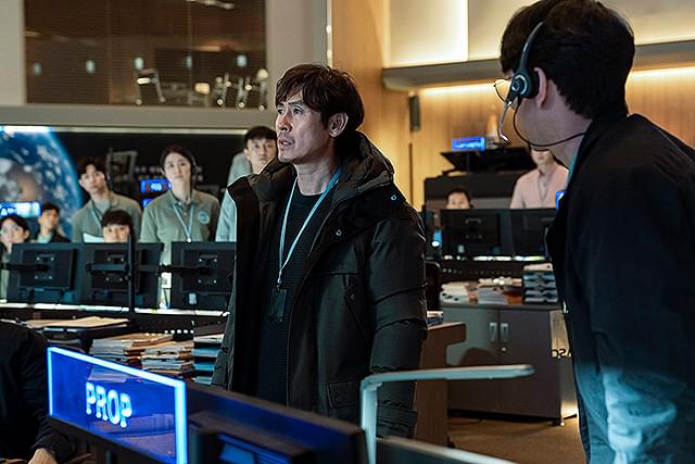 ソル・ギョングの「THE MOON」の画像