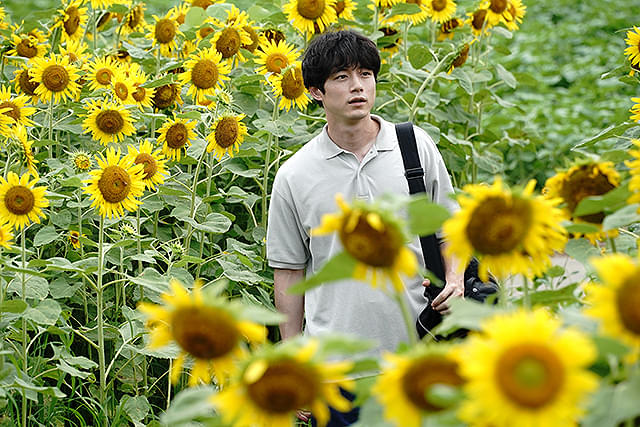 坂口健太郎の「盤上の向日葵」の画像