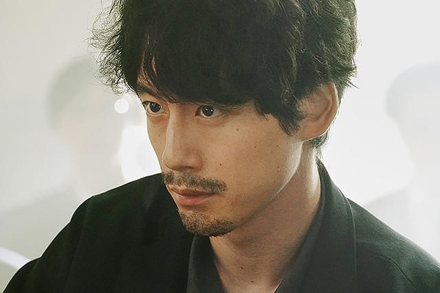 坂口健太郎の「盤上の向日葵」の画像