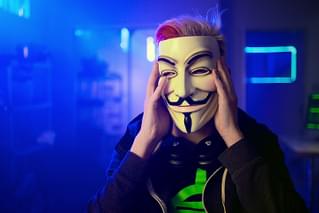 アンチソーシャル・ネットワーク 現実と妄想が交錯する世界の映画評論『2ちゃんねる由来のSNSがトランプ大統領を生んだ？ アメリカの近代史を理解するための特別な一本』