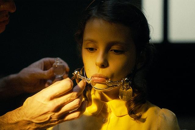 イヤーウィグ 氷の歯を持つ少女