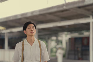 遠い山なみの光