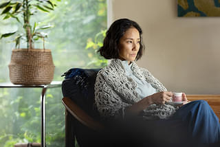 遠い山なみの光