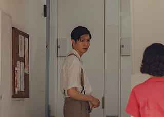 遠い山なみの光