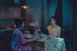 遠い山なみの光