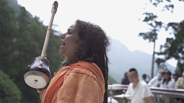 パルバティ・バウルの「パルバティ・バウル 黄金の河を渡って」の画像