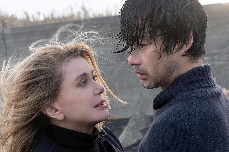 カトリーヌ・ドヌーヴ s-8322_1.jpg?crop=center&