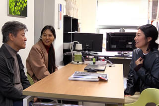 小川のほとりで