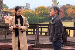 小川のほとりで