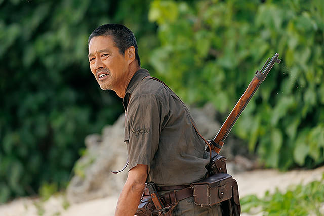 堤真一の「木の上の軍隊」の画像