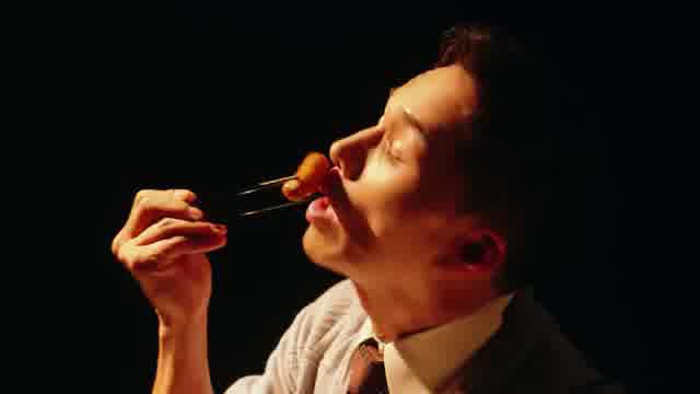 「おいしい給食」×丸大食品「燻製屋熟成ウインナー」：「香り」編