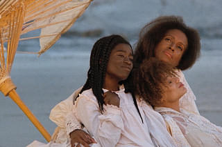 海から来た娘たち