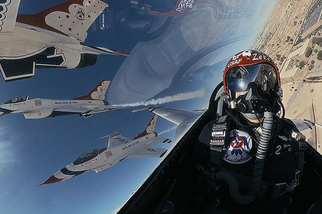 サンダーバーズ 空軍エリート部隊に迫る