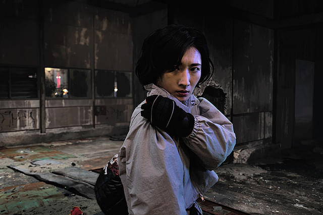 By 6 am 夜が明ける前に