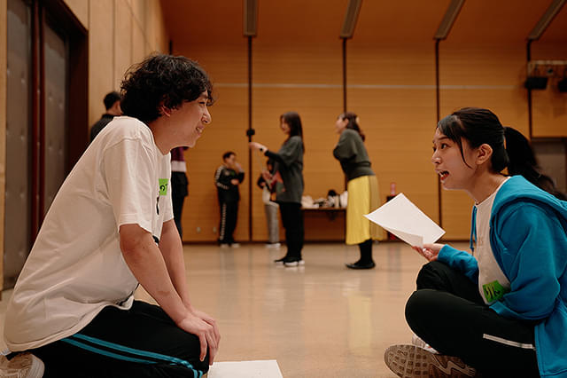 明日に向かって演（や）れ！