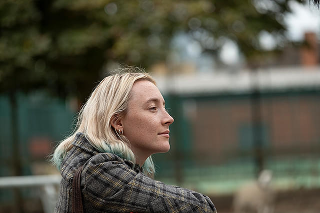 シアーシャ・ローナンの「おくびょう鳥が歌うほうへ」の画像