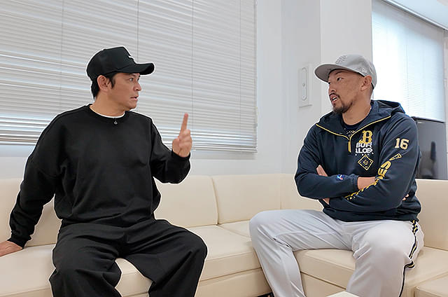 岡田圭右の「オリックス・バファローズ 2025 DETA! WAO! OKADA THE MOVIE」の画像