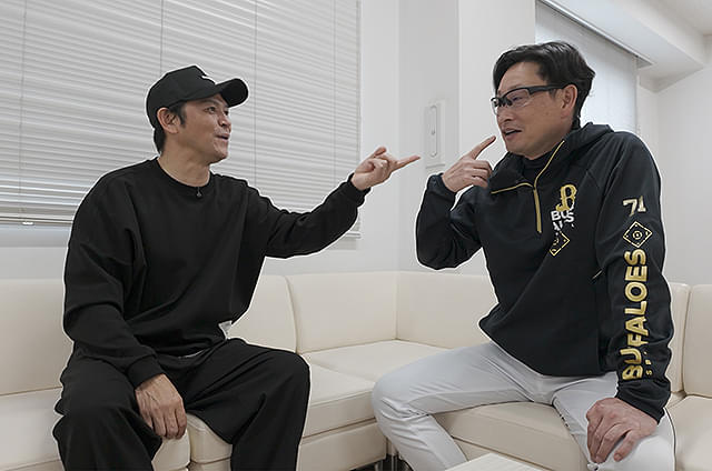 岡田圭右の「オリックス・バファローズ 2025 DETA! WAO! OKADA THE MOVIE」の画像