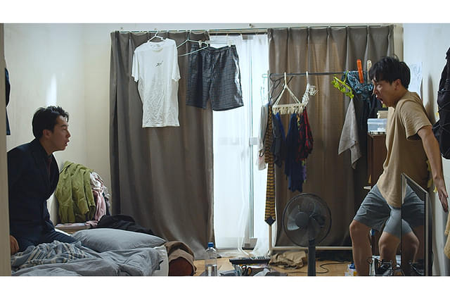 お笑えない芸⼈