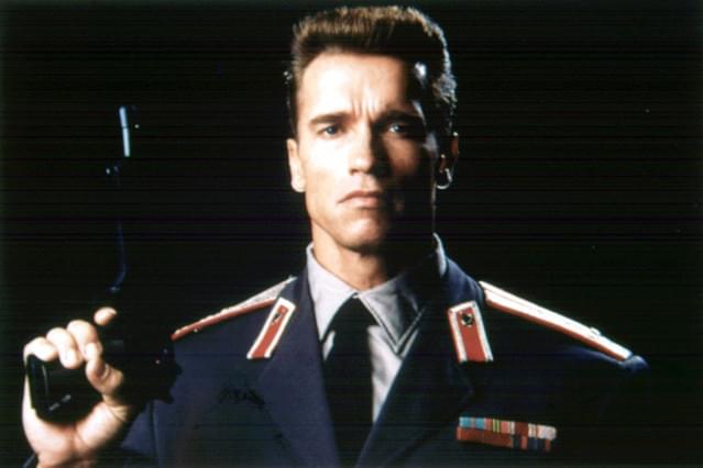 シュワルツェネッガー レッドブル