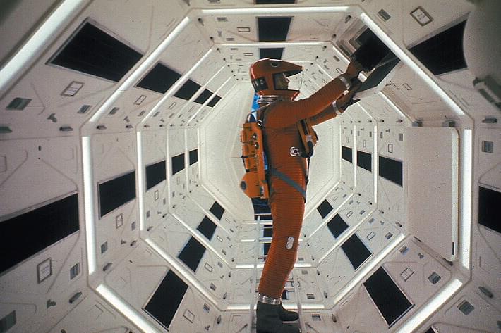 赤い曲線のチェアー スタンリーキューブリック作品2001年宇宙の旅映画に出てます 2001年宇宙の旅（2001: A Space Odyssey）」（キューブリック）