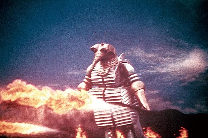 スペースゴジラにも出て来たモゲラの初代が出てくるんですけど、崖の下