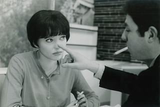 女と男のいる舗道