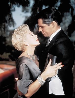 悲しみは空の彼方に