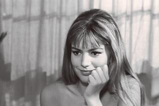 禁じられた抱擁の予告編・動画