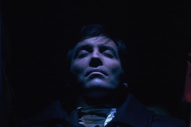 白い肌に狂う鞭