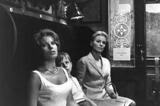 沈黙の予告編・動画