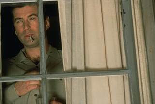 冷たい月を抱く女