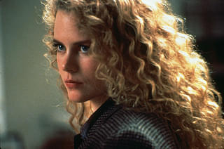 冷たい月を抱く女