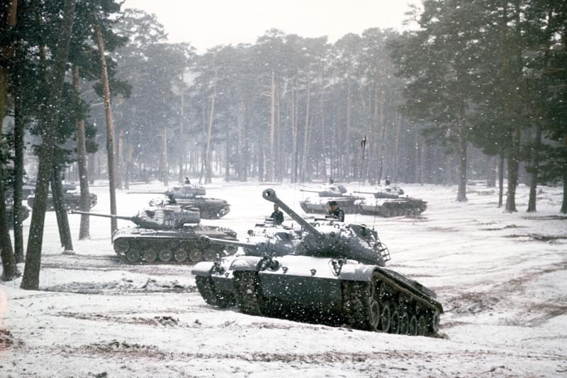 バルジ大作戦 : 作品情報・キャスト・あらすじ - 映画.com