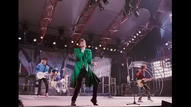 「スタート・ミー・アップ」パフォーマンス映像